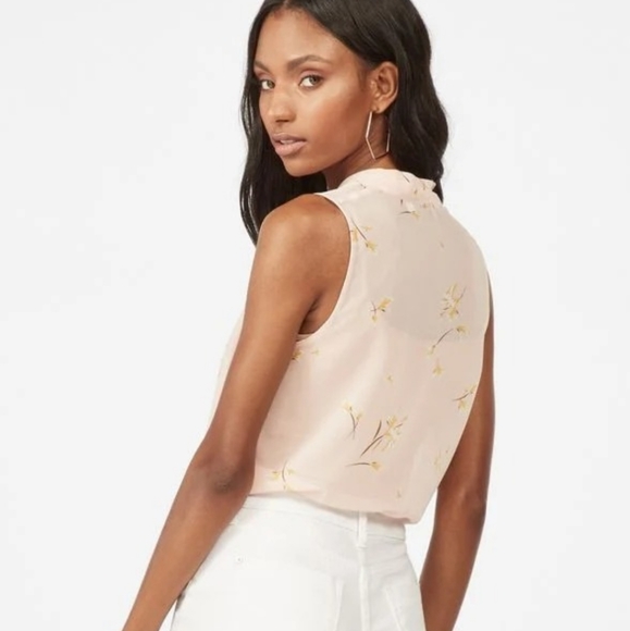 NWOT - JustFab Sleeveless Blouse in shade Peach Whip XS - Picture 3 of 9
